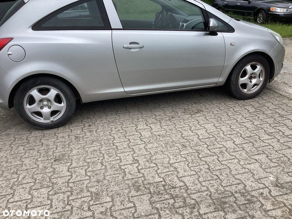 Opel Corsa 1.2 16V Cosmo - 3