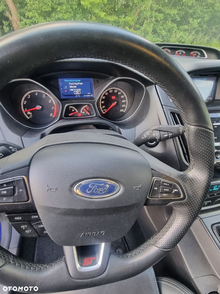 Ford Focus 2.0 EcoBoost ST mit Leder-Sport-Paket - 11