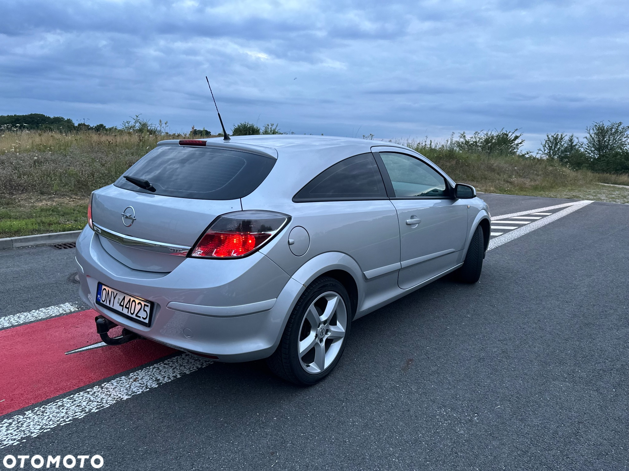 Opel Astra GTC 1.6 - 13