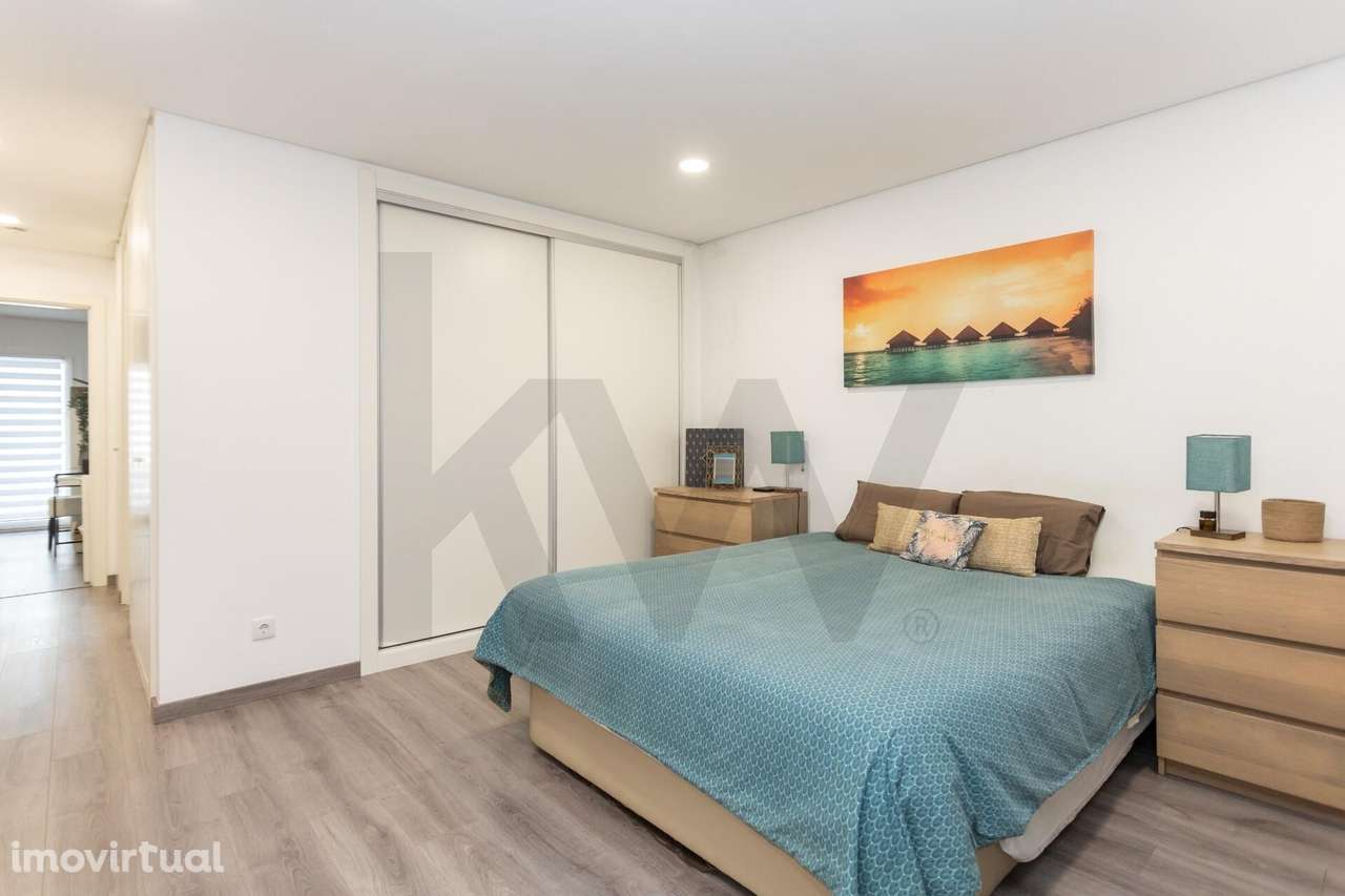 Moradia isolada T4 com piscina nos Foros da Amora - Grande imagem: 5/43