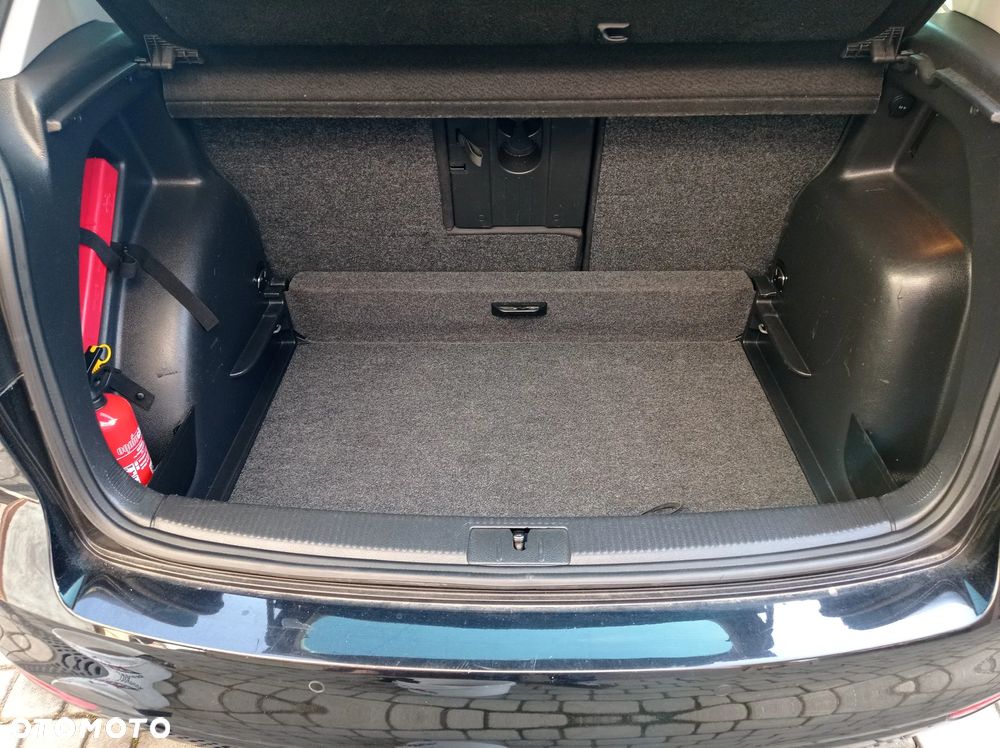 Volkswagen Golf 2.0 TDI DPF Style - 8