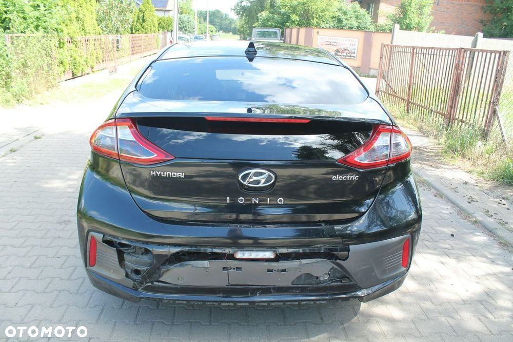 Hyundai IONIQ - 7