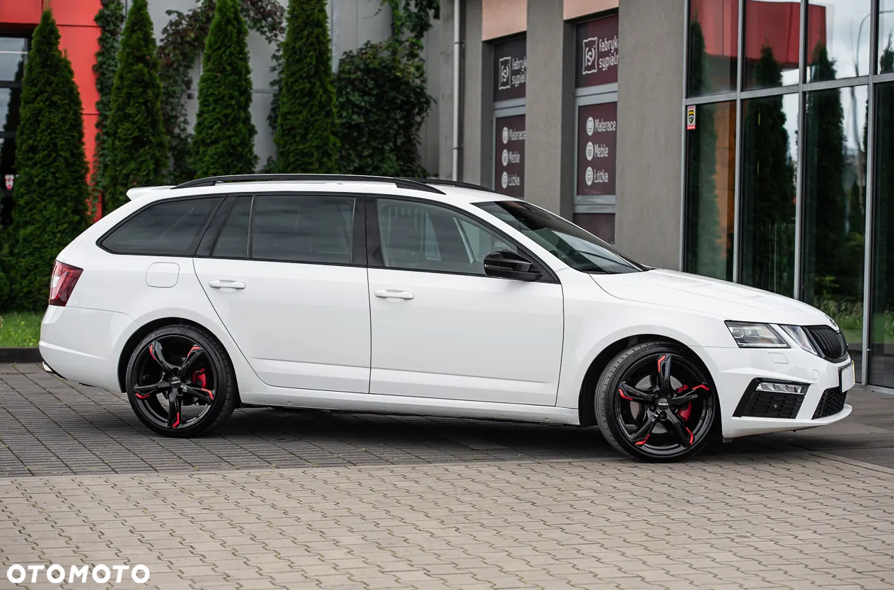 Skoda Octavia Combi 2.0 TDI DSG RS - 3