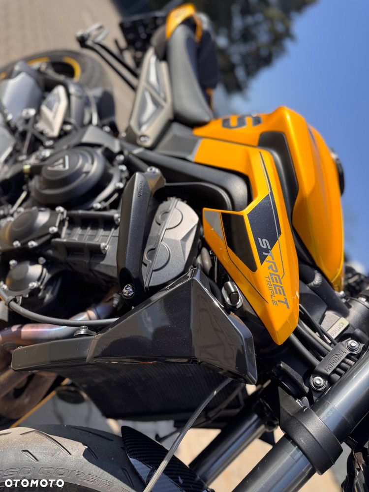 Triumph Street Triple - 11