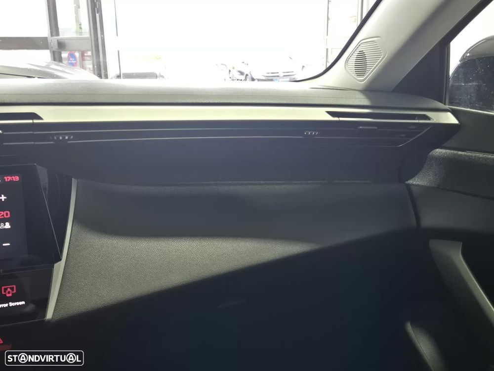 Peugeot 408 1.2 Hybrid Allure e-DCS6 - 23