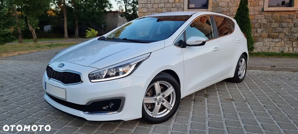 Kia Ceed 1.6 GDI Dream Team Edition - 3