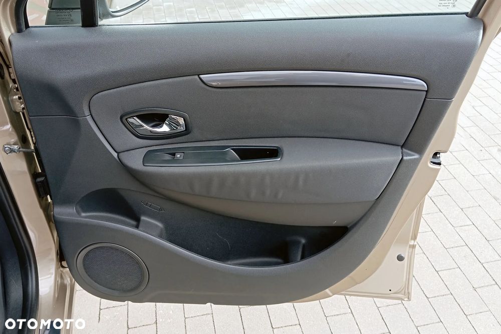 Renault Grand Scenic - 36