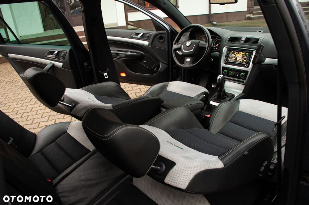 Skoda Octavia 2.0 TDI DPF RS - 22