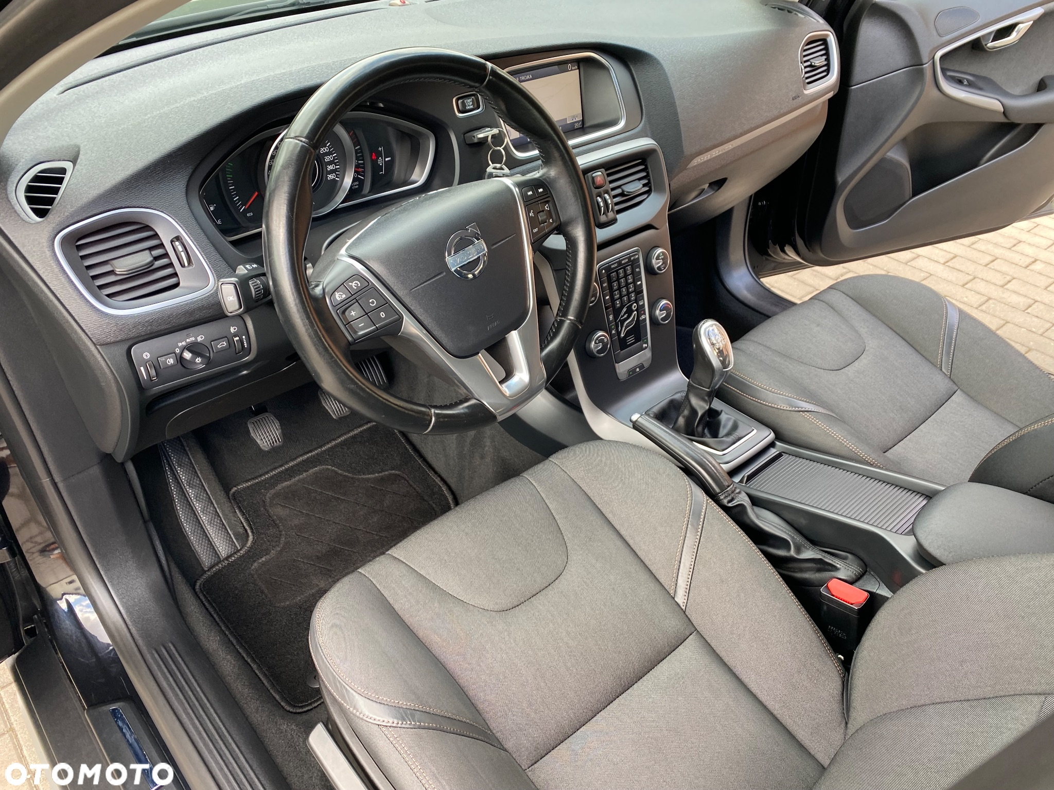 Volvo V40 Cross Country D3 Momentum - 5