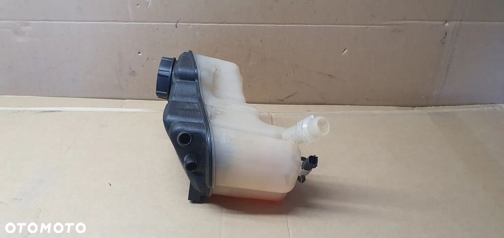 Zbiorniczek wyrównawczy płynu Land Rover Discovery Sport L550 2.0 D FK72-8K218-AA - 3