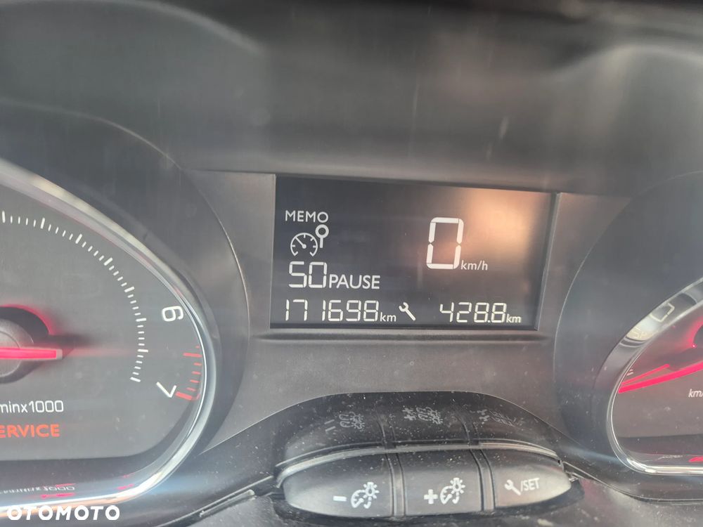 Peugeot 208 82 PureTech Style - 13