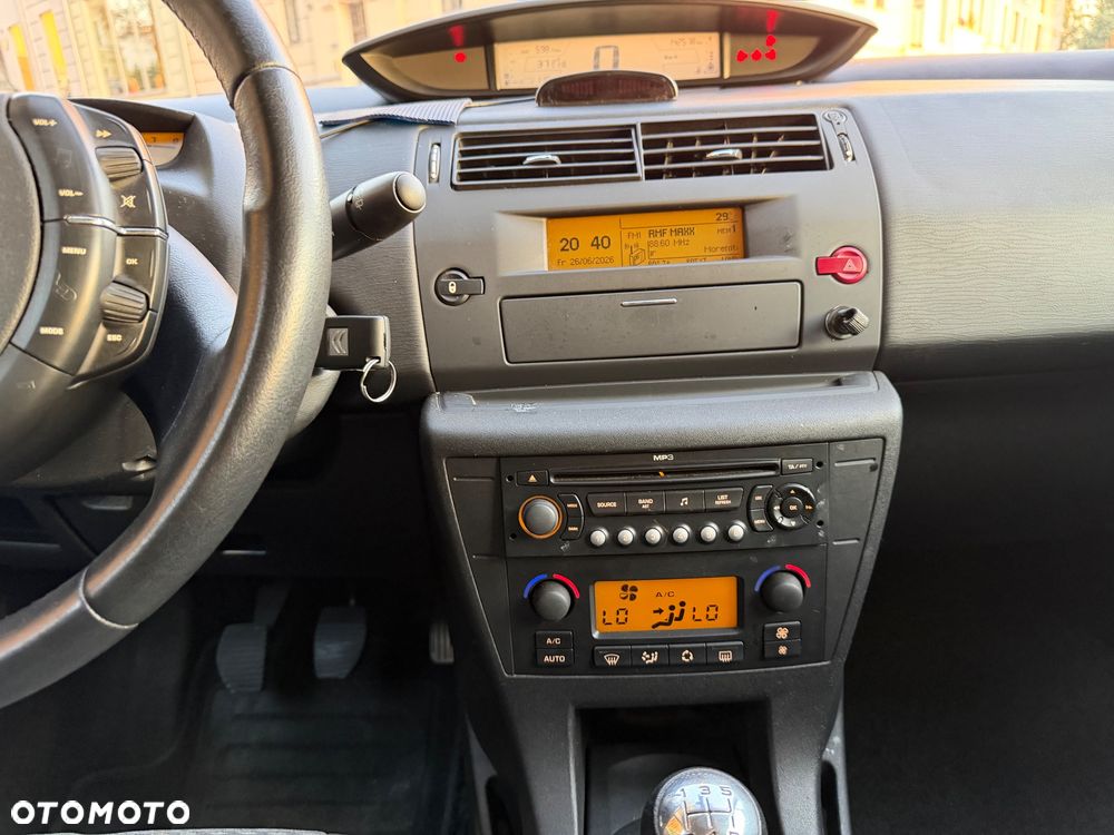 Citroën C4 1.6 16V Confort - 11