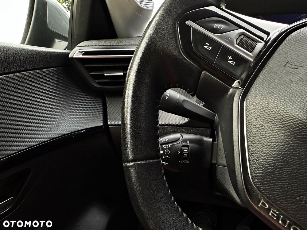 Peugeot 208 PureTech 100 Allure Pack - 19