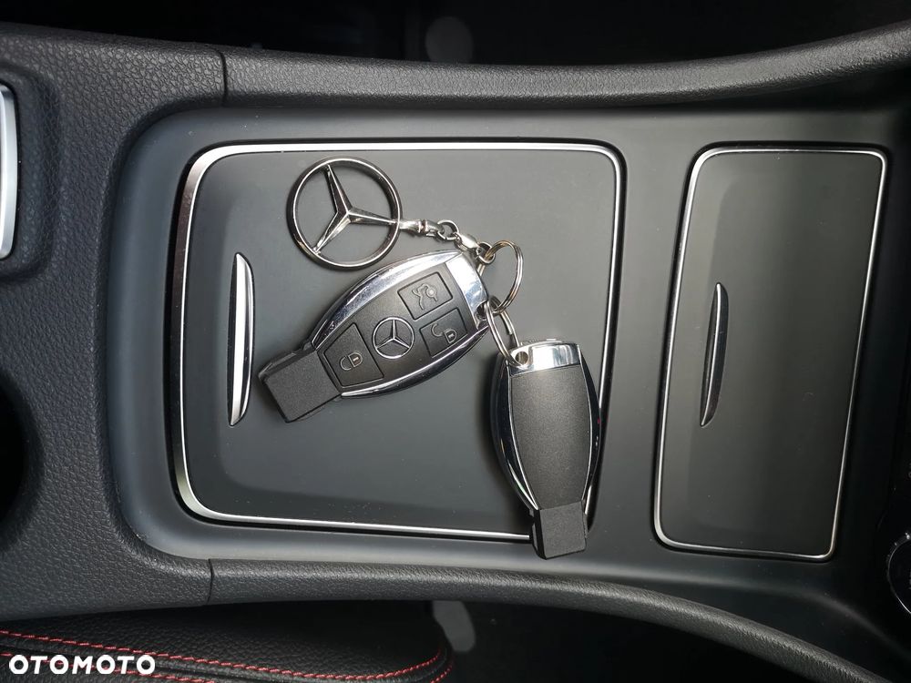 Mercedes-Benz GLA 220 4-Matic AMG Line - 13