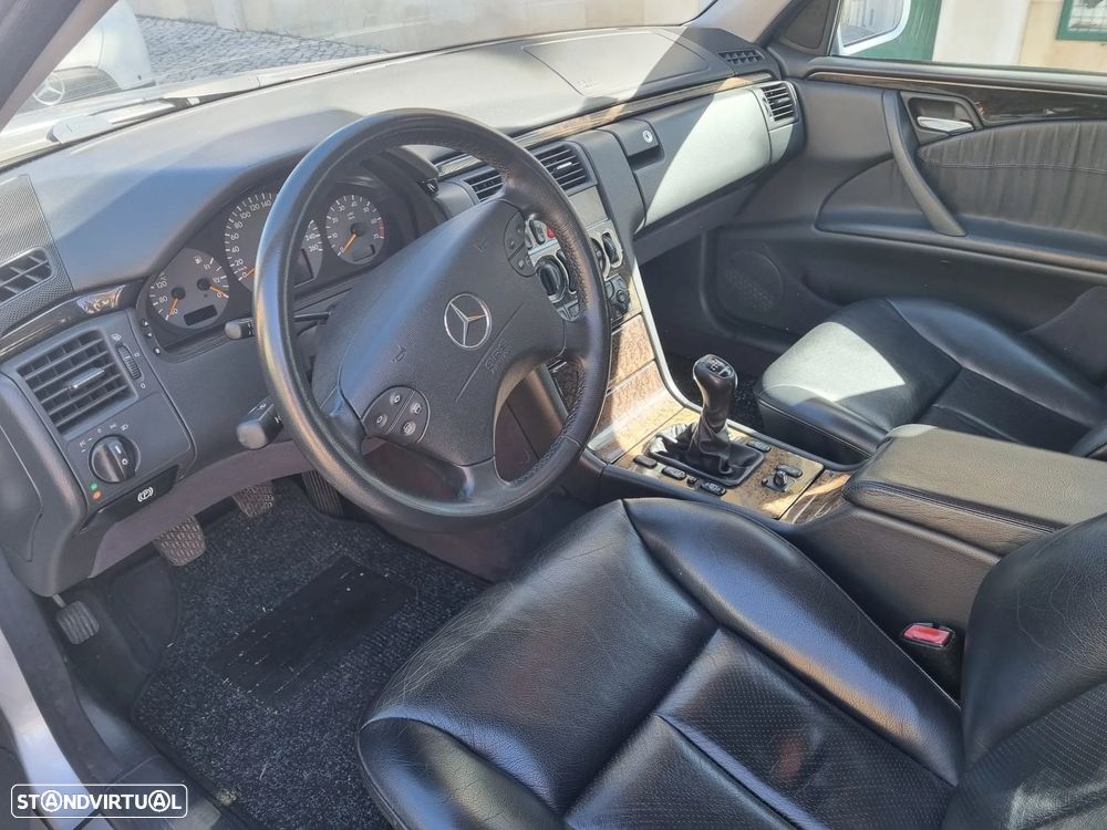 Mercedes-Benz E 200 Kompressor Classic - 4