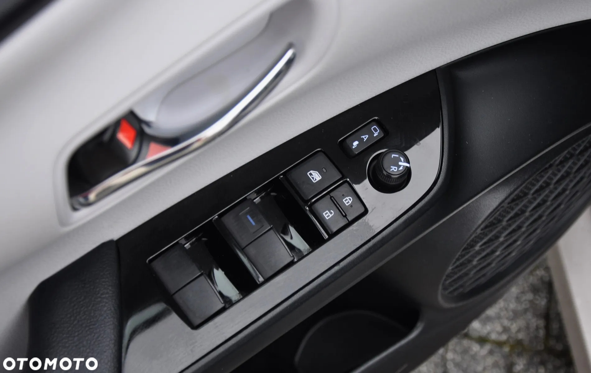 Toyota Prius 1.8 Hybrid Comfort - 28