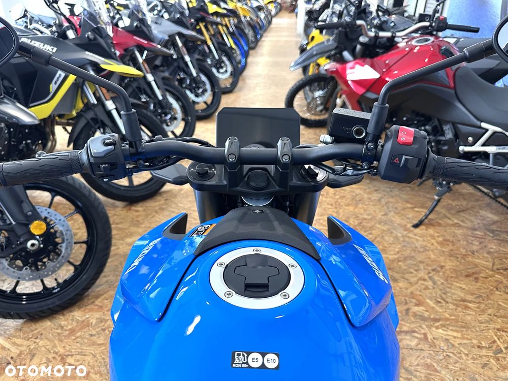 Suzuki GSX - 12