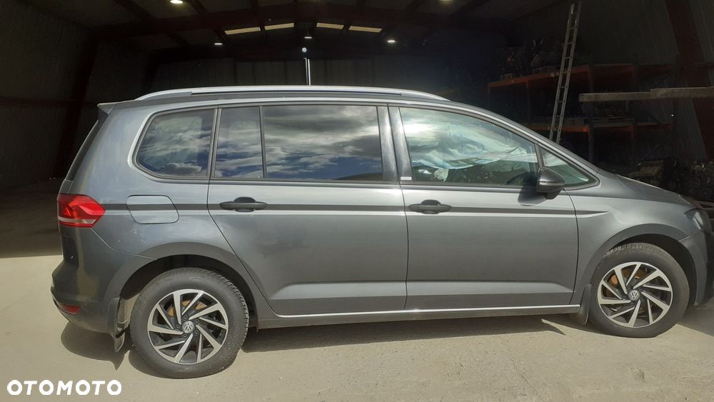 Volkswagen Touran - 1