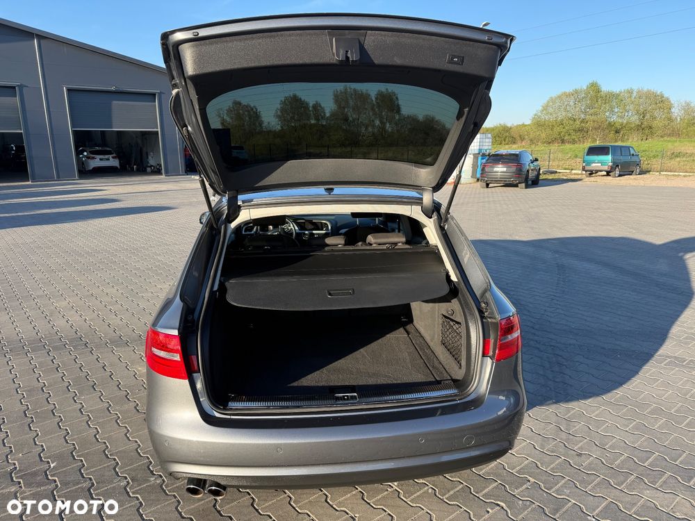 Audi A4 Avant 2.0 TDI DPF clean diesel S line Sportpaket - 10
