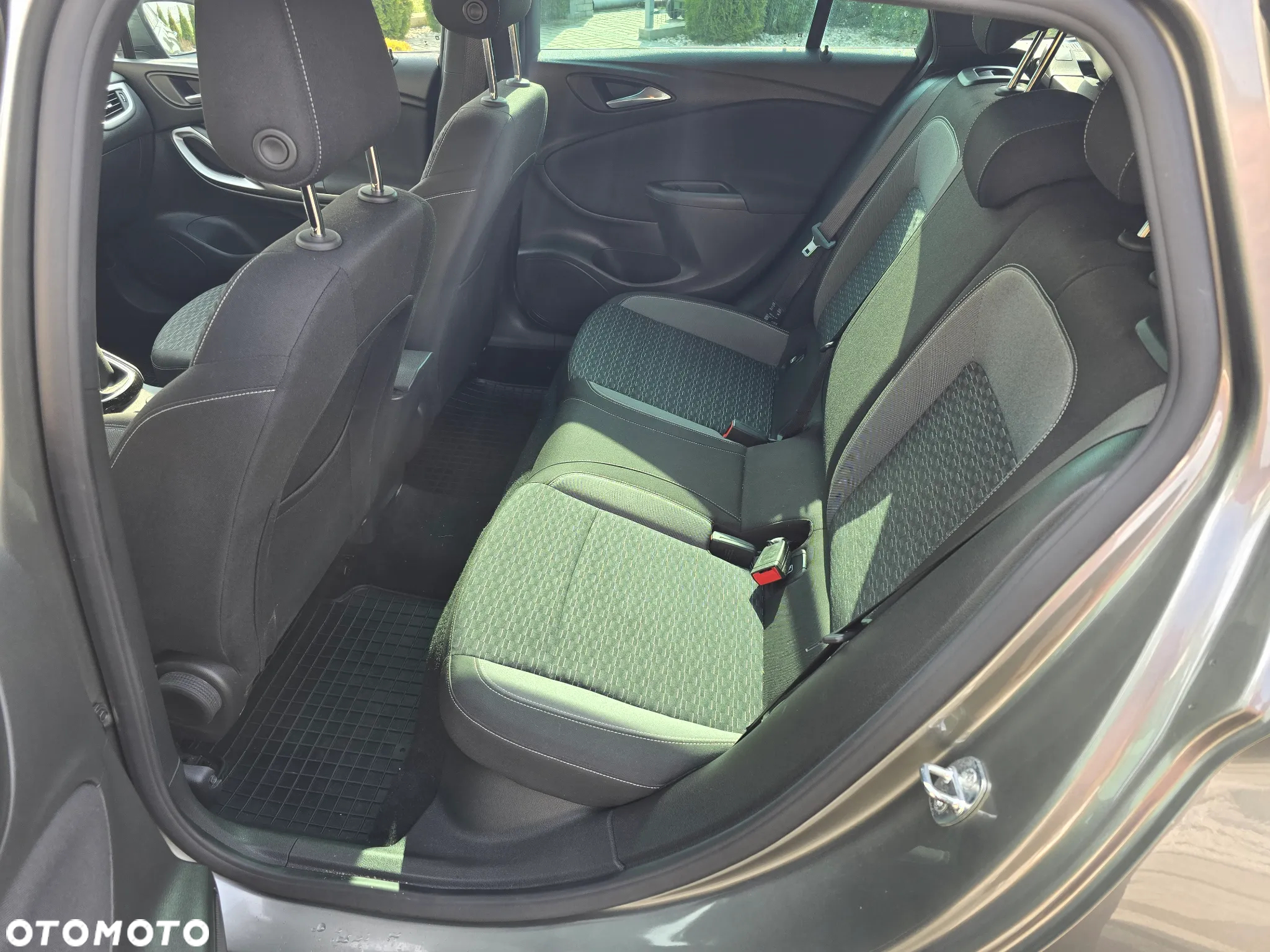 Opel Astra V 1.2 T GS Line S&S - 10