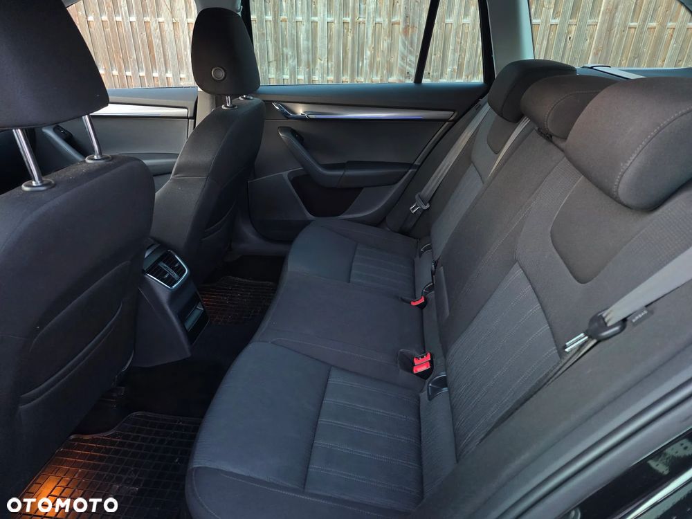 Skoda Octavia 1.6 TDI DSG Premium Edition - 27