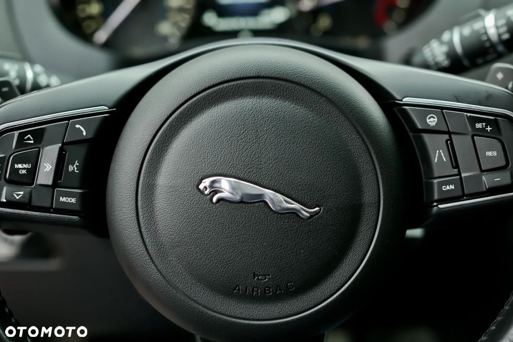 Jaguar F-Pace - 37