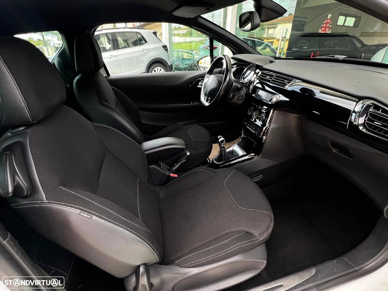 Citroën DS3 1.6 e-HDi So Chic - 13