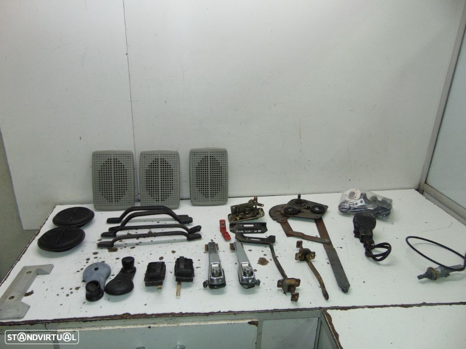 Mercedes furgão 508 / o309 ou autocarro várias pequenas peças - 1