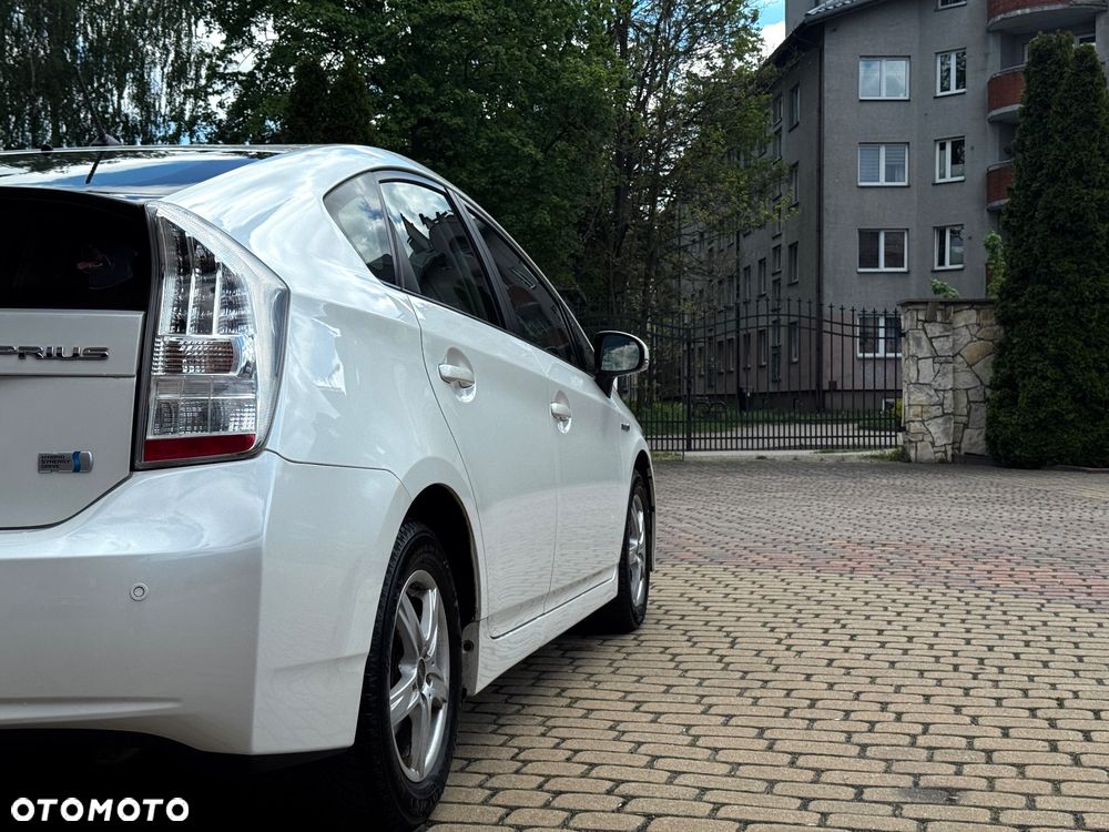 Toyota Prius 1.8 HSD Prestige - 33