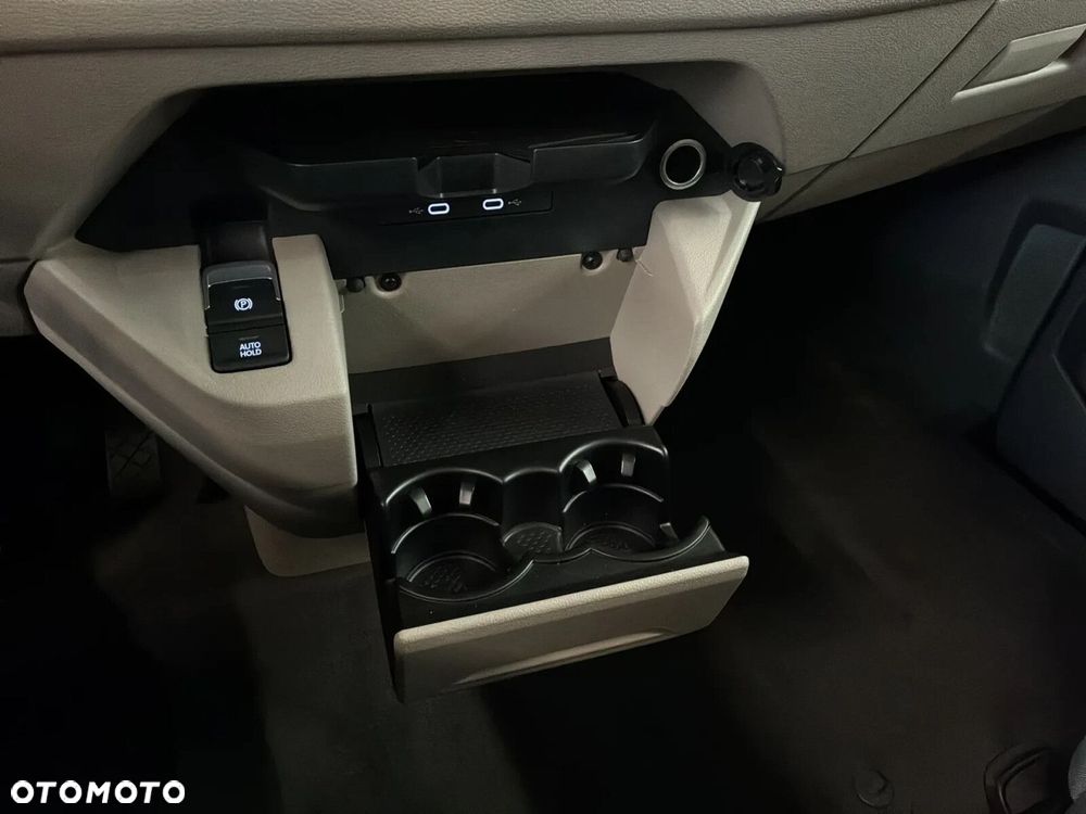 Volkswagen Multivan - 33