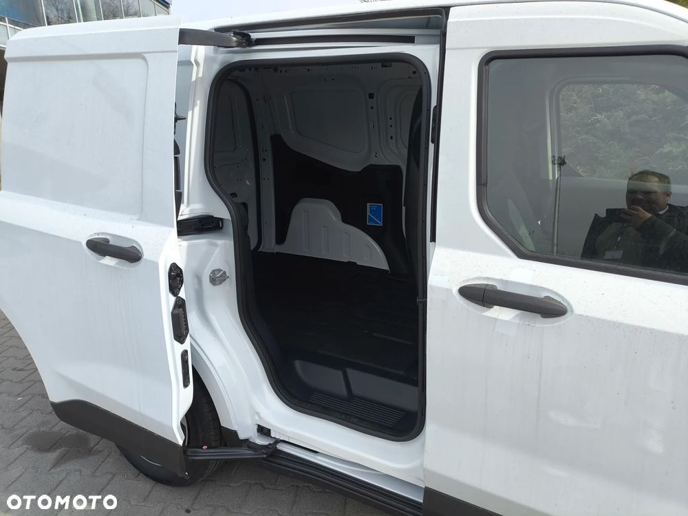 Ford E-Transit Couirer - 8