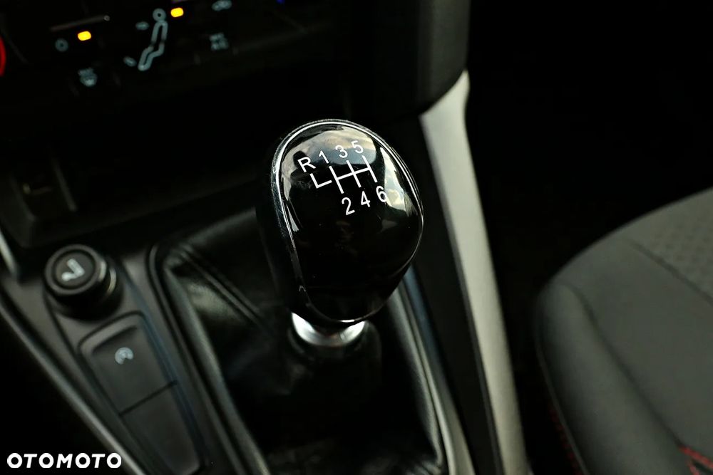 Ford Focus 1.0 EcoBoost Start-Stopp-System ST-LINE X - 28