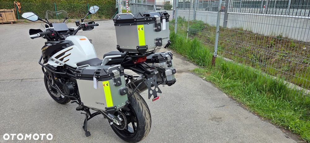 QJMOTOR 900 S - 5