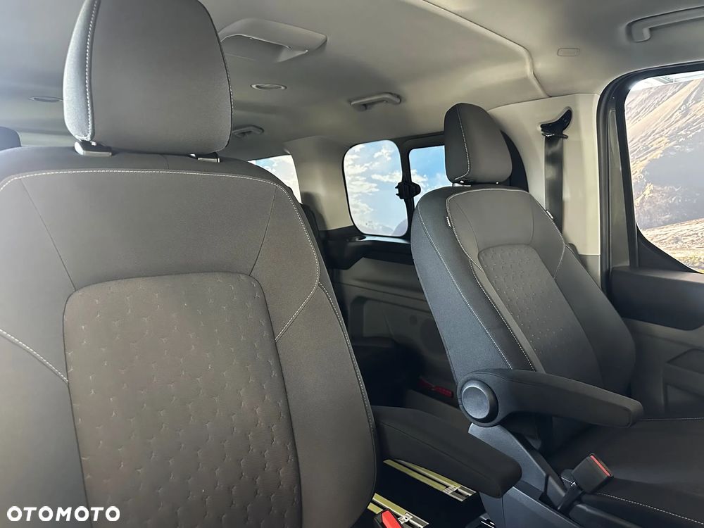 Ford Tourneo Custom - 13