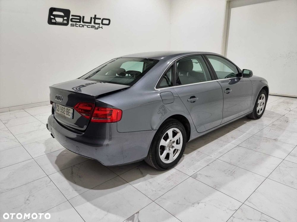 Audi A4 Limousine - 8