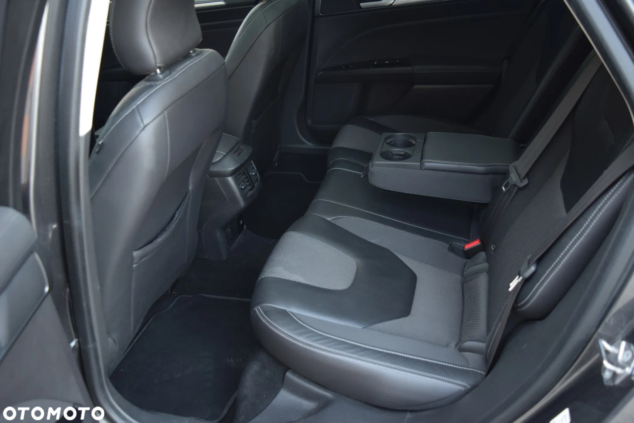 Ford Mondeo 2.0 TDCi ST-Line PowerShift - 35