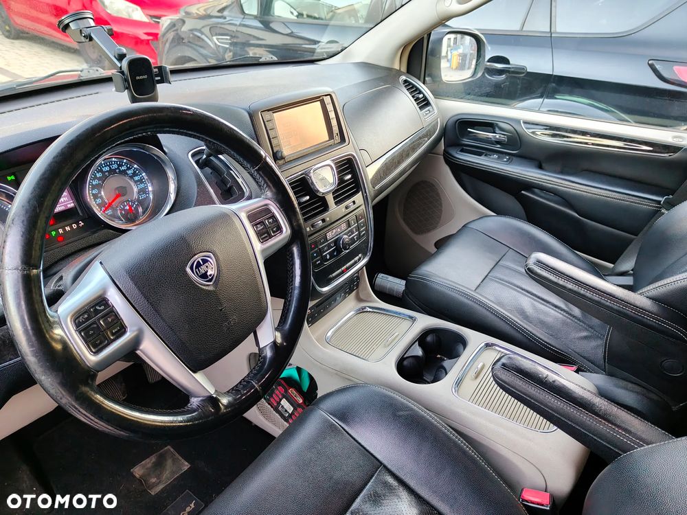 Lancia Voyager 2.8CRD Gold - 9