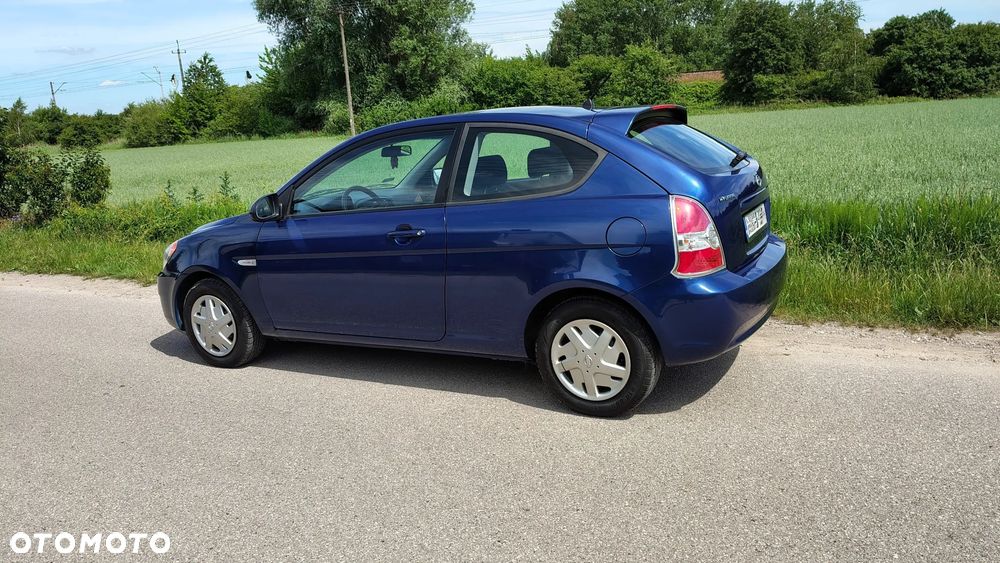 Hyundai Accent - 2