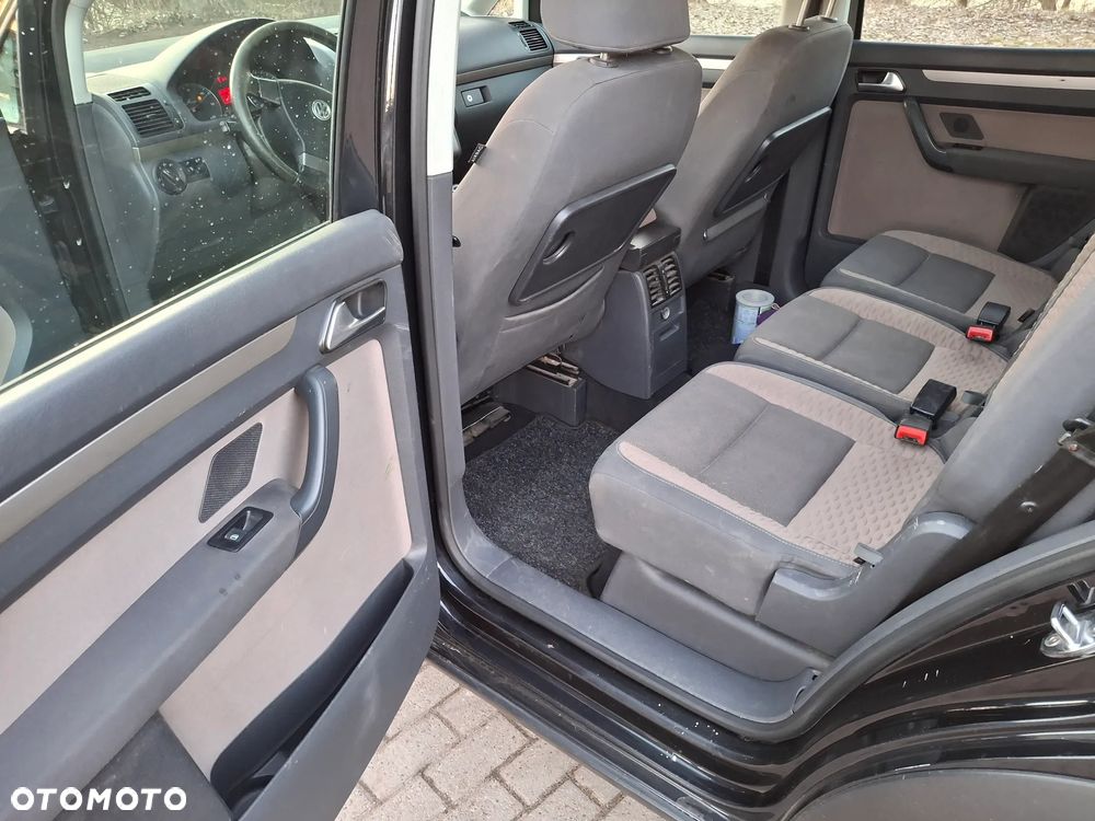 Volkswagen Touran 2.0 TDI DPF United - 4