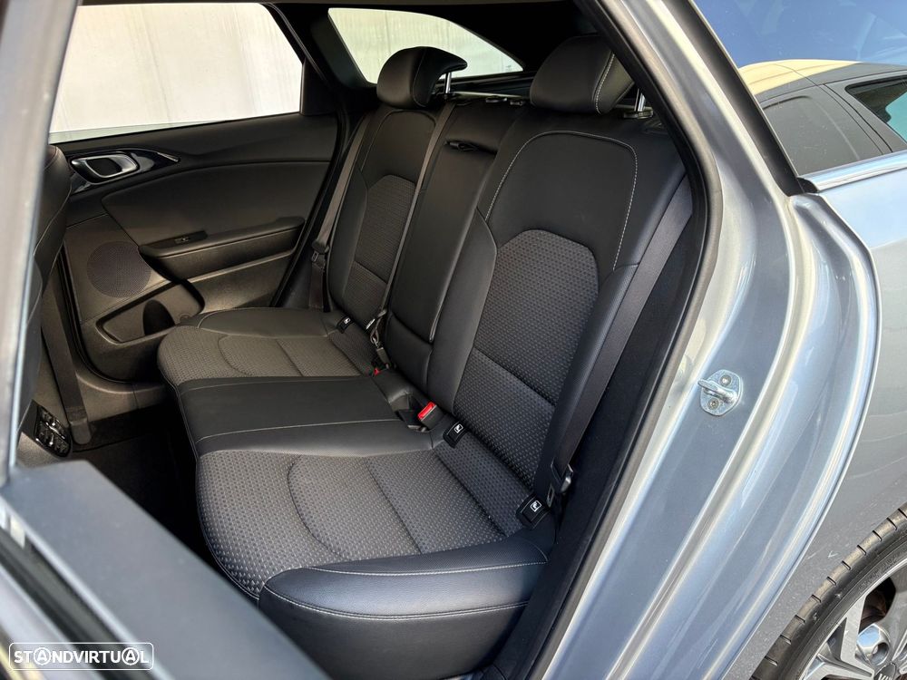 Kia Ceed SW 1.6 CRDi TX+SRF - 10