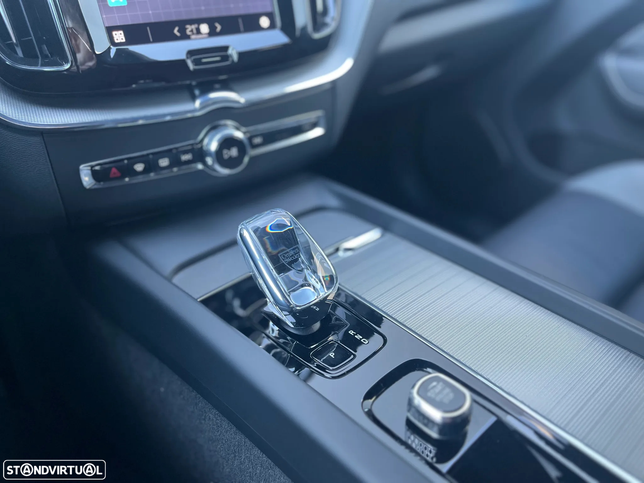 Volvo XC 60 2.0 B4 Plus Dark - 16