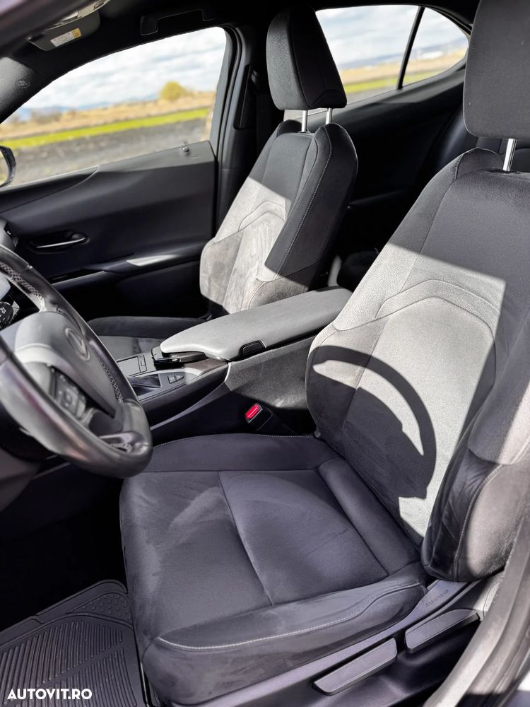 Lexus UX - 33