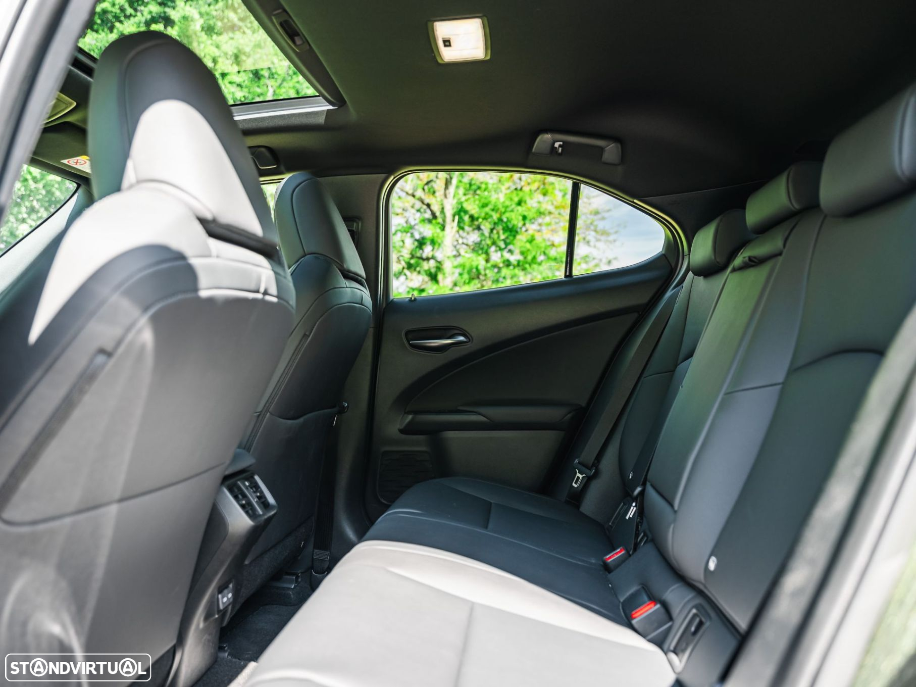 Lexus UX 250h - 11
