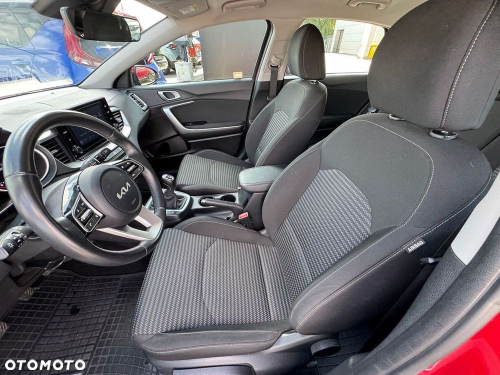 Kia Ceed 1.5 T-GDI M - 10