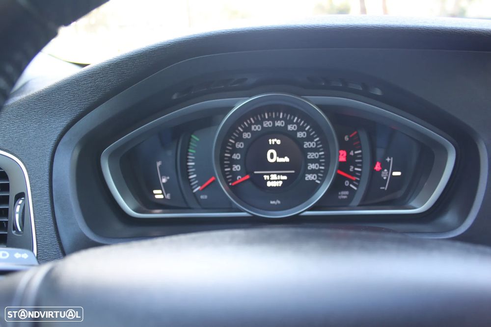 Volvo V40 2.0 D2 Momentum Eco - 13