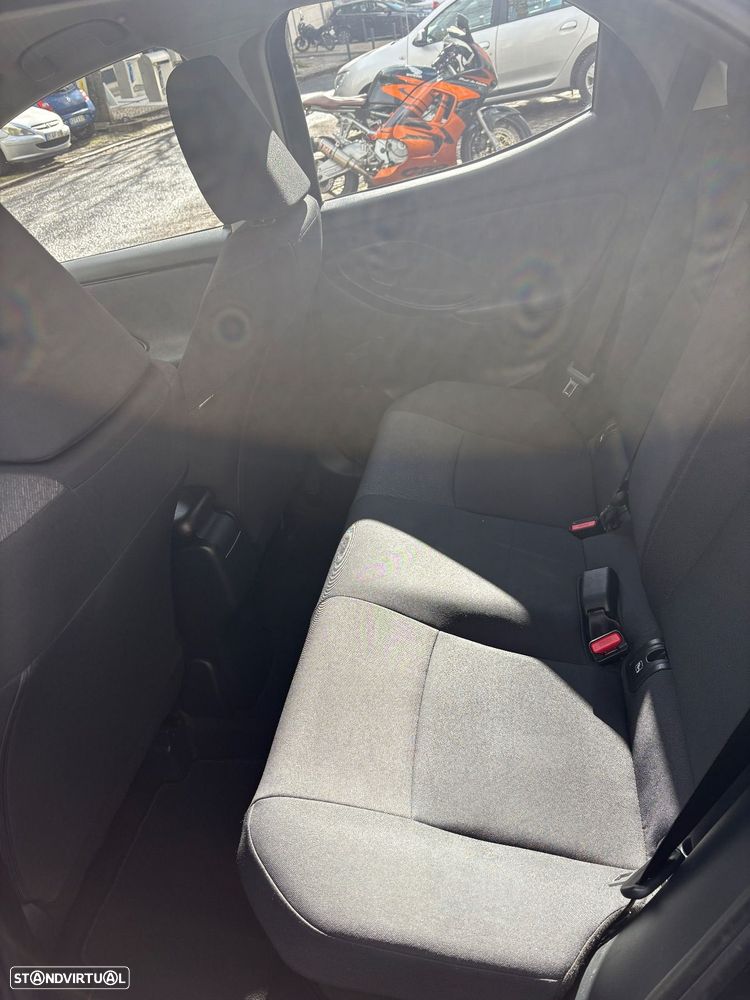 Toyota Yaris 1.5 HDF Comfort - 4