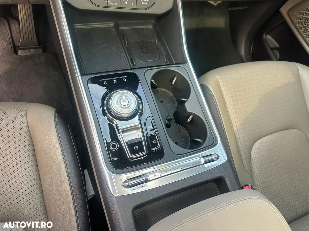 Kia Carnival - 13