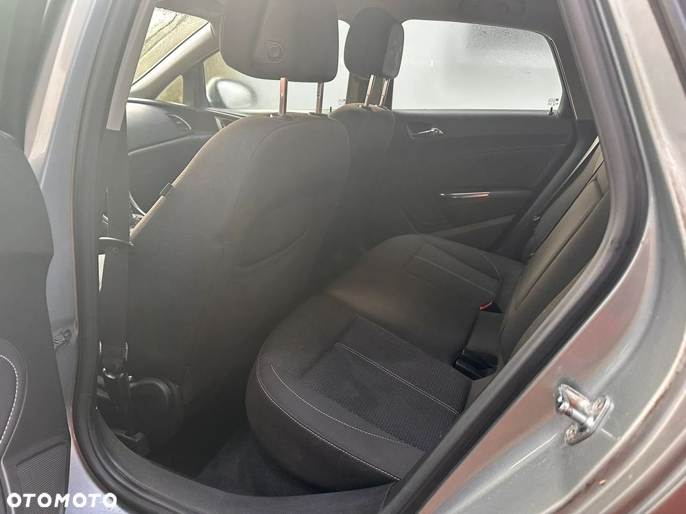 Opel Astra 1.6 Turbo Cosmo - 5