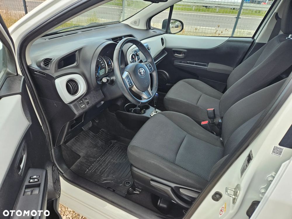 Toyota Yaris Hybrid 100 Sol - 8