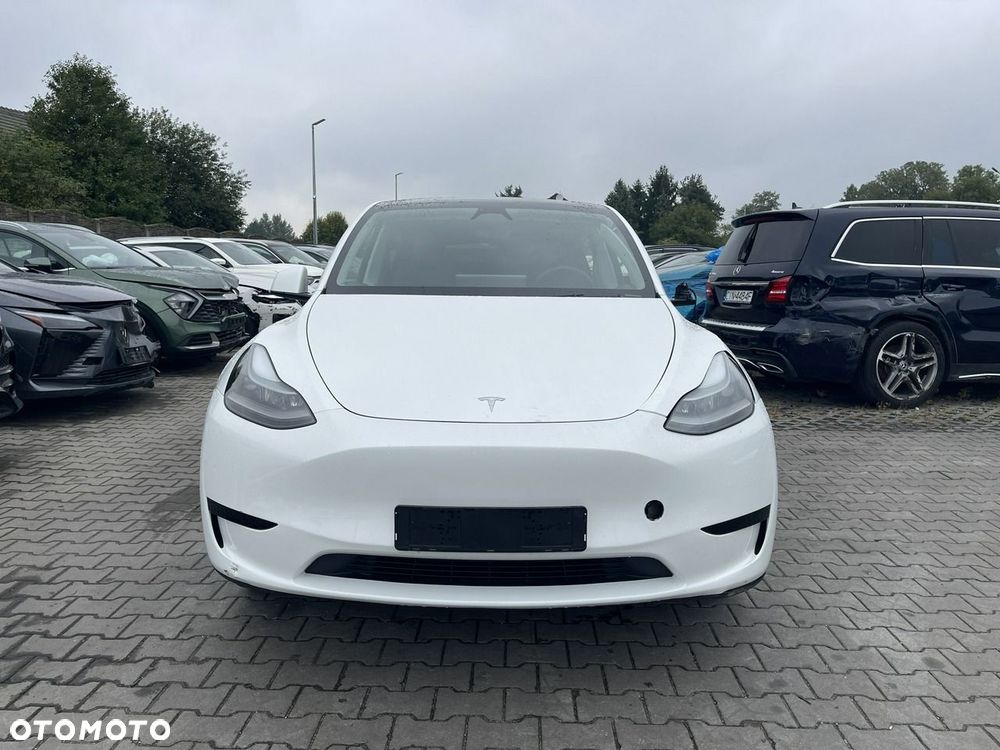 Tesla Model Y - 7